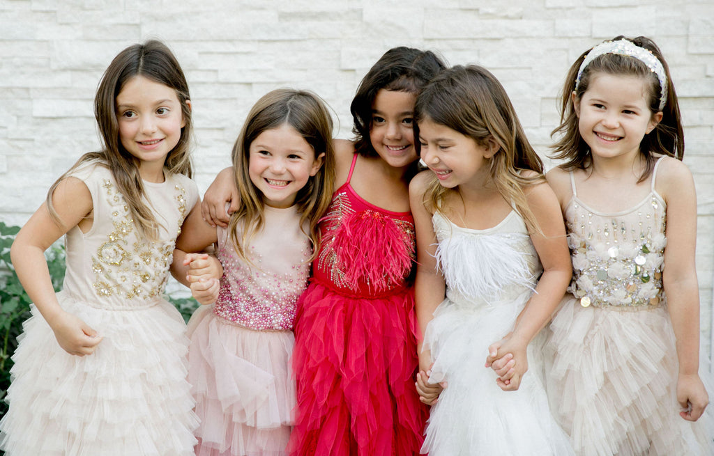 Girls All Smiling in Dresses - Style Desktop Banner